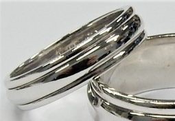 White 18 Karat Polished Band Estate Ring Width 4.5 mm
Size: 5.75
Gram Weight 4.6 gr