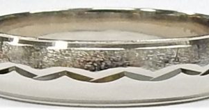 White 14 Karat Polished Band Estate Ring Width 5.3 mm
Size: 11
Gram Weight 4.6 gr