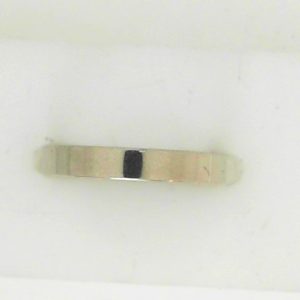 White 14 Karat Band Estate Ring
Size: 5
Gram Weight 2.74 gr