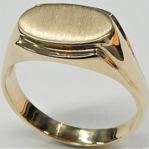 Yellow 10 Karat Polished Signet Estate Ring
Size: 9.5
Gram Weight 4.17 gr