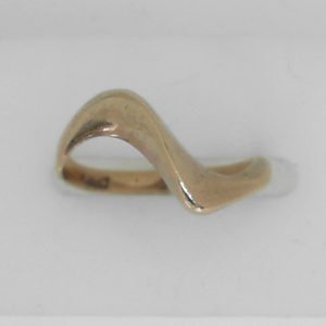 Yellow 10 Karat Polished Band Estate Ring
Size: 5.5
Gram Weight 1.95 gr