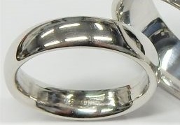 White Platinum Polished Band Estate Ring Width 4.8 mm
Size: 6.75
Gram Weight 9.3 gr