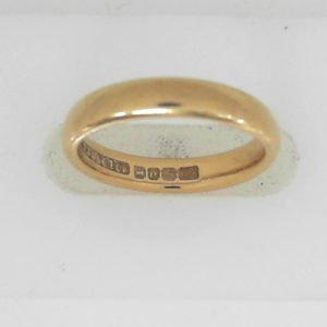 Yellow 18 Karat Polished Band Estate Ring 
Size: 5.25 
Gram Weight 4.12 gr