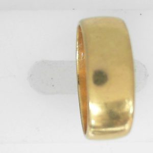 Yellow 90% Polished Band Estate Ring Width 7.15 mm
Size: 7.5
Gram Weight 8.4 gr