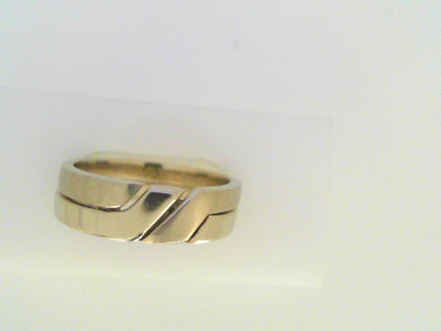 White 14 Karat Satin Band Ring
Size: 10
Gram Weight 7.3 gr