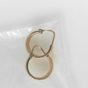 Yellow 18 Karat Polished Small Hoop Estate Earring
Gram Weight 2.3 gr