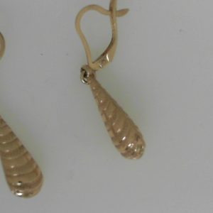 Yellow 10 Karat Polished Drop Estate Earring
Gram Weight 2.82 gr