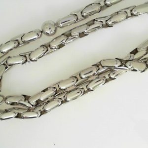 Sauro White 18 Karat Polished Fancy Link Estate Chain rounded recatngular box link
Length 24 in
Gram Weight 71.4 gr