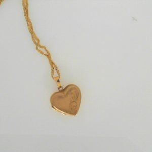 Estate Pendant/Charm
10 Karat Yellow Pendant/Charm
Gram Weight 1.65 Chain Style: No Chain