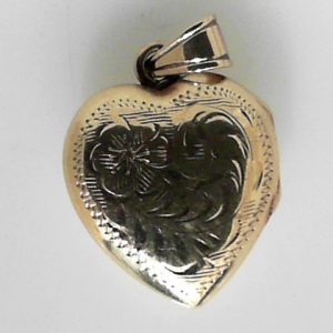 Estate Pendant/Charm
10 Karat Yellow Pendant/Charm
Gram Weight 2.2 Chain Style: No Chain