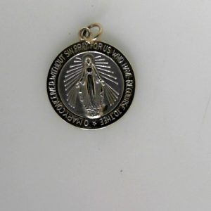 Estate Pendant/Charm
14 Karat White Pendant/Charm
Gram Weight 2.38 Chain Style: No Chain