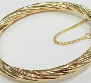 Yellow 18 Karat Twist Bangle Estate Bracelet Width 5.8 mm
Gram Weight 11.8 gr