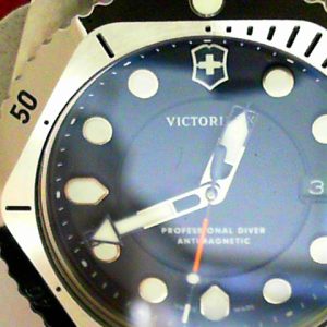 Victorinox Swiss Army 941991 Automatic Watch
StainlessSteel White Strap Buckle Blue