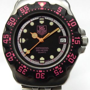 Estate Tag Heuer Divers Year: 1993
Vendor Style #: WA1217 Formula 1 pink
35mmmm StainlessSteel
Dial: Black pink plots
Box Not Included/Papers Not Included
Condition Good
1 Year Warranty