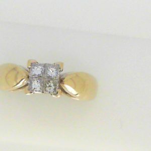 Estate Diamond Engagement Ring 
18 Karat White Estate Engagement Ring 
Finger Size 6.5 Gram Weight 5.2 
4 Center Diamonds Shape: Princess; Clarity: VS2; Colour: I/J 0.4