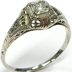 Estate Diamond Engagement Ring
14 Karat White Estate Engagement Ring
Finger Size 9 Gram Weight 1.9
1 Center Diamond 0.065ct Shape: Round; Clarity: SI; Colour: H 0.065