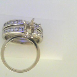 Estate Diamond Semi-Mount 
Platinum White Estate Semi-Mount Ring 
 Gram Weight 18 
 Center Diamond Shape: Round; Clarity: VS1; Colour: G 0.9