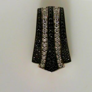 Estate Diamond Pendant/Necklace 
14 Karat White Estate Diamond Pendant 
Gram Weight 7.7 Chain Style: No Chain 
30 Center Diamonds Shape: Round; Clarity: SI; Colour: H With 112 Round Diamonds 1.40 ctw 2