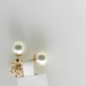 Earrings with Pearls 
14 Karat Yellow White Pearls Earrings 
 
2 Center Pearls 6.00ct Shape: Round; Colour: White