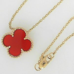 Agate Pendant 
14 Karat Yellow Agate Pendant 
Gram Weight 2.99 Chain Style: Cable Link 14 Karat Yellow Length: 18in 
1 Center Agate Shape: Various Shapes