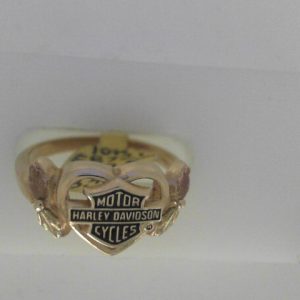 Yellow 10 Karat Polished Contemporary Estate Ring Width 2.35 mm 
Size: 7.75 
Gram Weight 3.4 gr