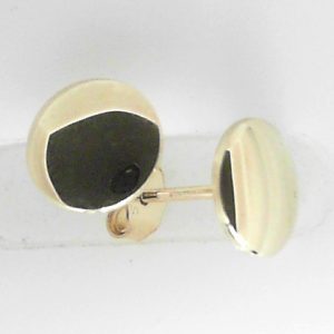 Yellow 14 Karat Polished Button Earring
Gram Weight 1.25 gr
Length 8 mm