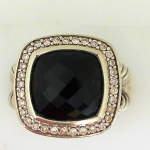 David Yurman Estate Silver Ring with Black stone
Size 8
Gram Weight 8.05
