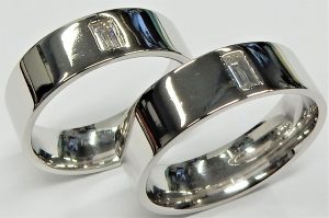 Estate Diamond Ring - Men's 
Platinum White Estate Diamond Ring Width 7mm 
Finger Size 10 Gram Weight 14.8
1 Center Diamond 0.12ct Shape: Baguette; Clarity: VS; Colour: G/H 0.12