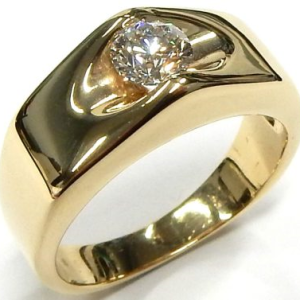 Estate Diamond Ring - Men's 
14 Karat Yellow Estate Diamond Ring 
Finger Size 10 Gram Weight 10.1 
1 Center Diamond 0.72ct Shape: Round; Clarity: SI2; Colour: H 0.72