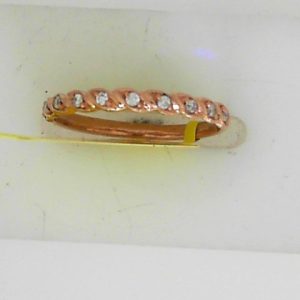 Estate Diamond Anniversary Ring
10 Karat Rosé Estate Anniversary Ring
Finger Size 6 Gram Weight 1.1
Center Diamond Shape: Round; Clarity: I1; Colour: H/I