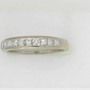 Estate Diamond Anniversary Ring
14 Karat White Estate Anniversary Ring
Finger Size 6.5 Gram Weight 2.91
10 Center Diamonds Shape: Princess; Clarity: SI; Colour: G/H 0.5