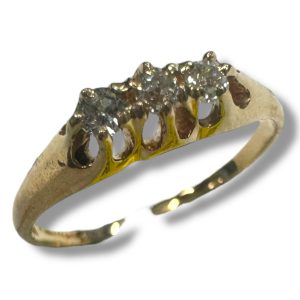 Estate Diamond Anniversary Ring
14 Karat Yellow Estate Anniversary Ring
Finger Size 5.25 Gram Weight 1.65
3 Center Diamonds Shape: Round