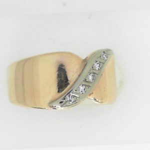 Estate Diamond Dinner Ring - Women's 
14 Karat Yellow Estate Dinner Ring 
Finger Size 7 Gram Weight 7.29