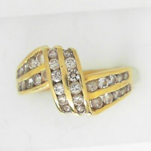 Estate Diamond Dinner Ring - Women's
18 Karat Yellow Estate Dinner Ring
Finger Size 5.75 Gram Weight 5.15
32 Center Diamonds Shape: Round; Clarity: SI; Colour: K 1