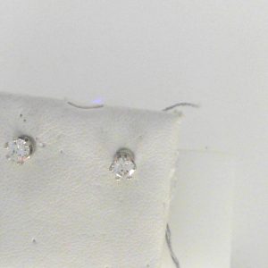 Diamond Earrings 
14 Karat White Diamond Earrings 
 
2 Center Diamonds Shape: Round Clarity: SI2 Colour: G/H 0.48