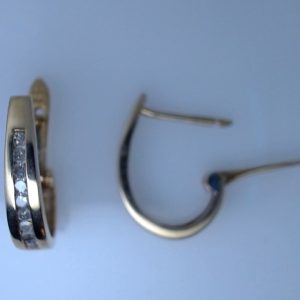 Estate Diamond Earrings
10 Karat Yellow Estate Diamond Earrings
Gram Weight 2.74
18 Center Diamonds Shape: Round 0.2