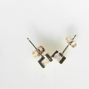 Estate Diamond Earrings
14 Karat Yellow Estate Diamond Earrings
Gram Weight 1.3
2 Center Diamonds Shape: Round; Clarity: I1; Colour: K 0.36