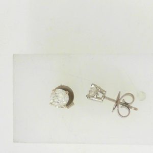 Estate Diamond Earrings
14 Karat White Estate Diamond Earrings
2 Center Diamonds 0.35ct Shape: Round; Clarity: I2; Colour: G/H 0.71