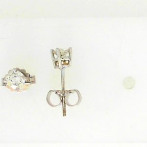 Estate Diamond Earrings
14 Karat White Estate Diamond Earrings
Gram Weight 0.72
2 Center Diamonds Shape: Round; Clarity: I1; Colour: I/J 0.3