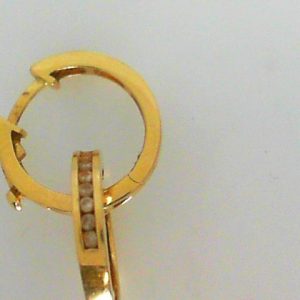 Estate Diamond Earrings
14 Karat Yellow Estate Diamond Earrings
Gram Weight 3.75
18 Center Diamonds Shape: Round