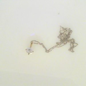 Diamond Pendant/Necklace 
14 Karat White Diamond Pendant 
Gram Weight 1.7 Chain Style: Cable Link 14 Karat White Length: 16in 
1 Center Diamond 0.81ct Shape: Round; Clarity: I1; Colour: I 0.81