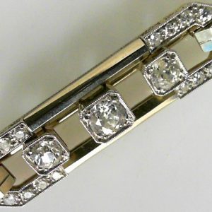 Estate Diamond Pin
14 Karat White Estate Diamond Pendant 
Gram Weight 7.4 Chain Style: No Chain 
1 Center Diamond 0.40ct Shape: EURO Cut; Clarity: I1; Colour: H/I With 2 EURO Cut Diamonds 0.46 ctw and 4 EURO Cut Diamonds 0.08 ctw and 12 EURO Cut Diamon