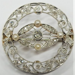 Estate Pins and Brooches 
18K/Platinum Yellow/White Estate Pin/Brooch Gram Weight: 9.2 
4 Pearls Shape: Cultured
