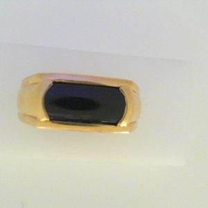 Onyx Ring 
10 Karat Yellow Onyx Ring With Finger Size 11 
 
 Center Onyx Shape: Cabochon