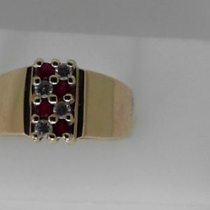 Rubies Estate Ring
14 Karat Yellow Rubies Ring With Finger Size 7.25
Gram Weight 5.5
4 Center Rubies Shape: Round With 4 Round Diamonds 0.12 ctw