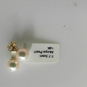 Earrings with Pearls 
14 Karat Yellow Pearls Earrings 
 
2 Center Pearls Shape: Round