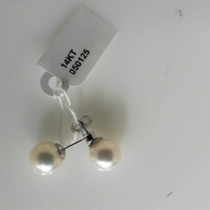 Earrings with Pearls 
14 Karat White Pearls Earrings 
 
2 Center Pearls Shape: Round