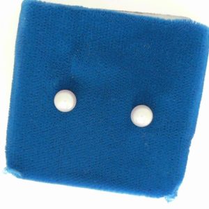 Estate Earrings With Pearls 
14 Karat Yellow Pearls Earrings 
 
2 Center Pearls Shape: Round