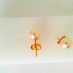 Estate Earrings With Pearls 
14 Karat Yellow Cream Pearls Earrings 
 Gram Weight 0.91 
2 Center Pearls 5.80ct Shape: Round; Colour: Cream