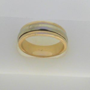 Yellow/White 14 Karat Polished Band Estate Ring Width 5.8 mm
Size: 6.75
Gram Weight 6 gr